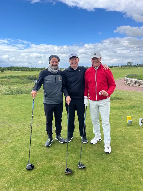 Spielerinnen und Spieler auf dem Fairway beim NALG-Turnier 2026